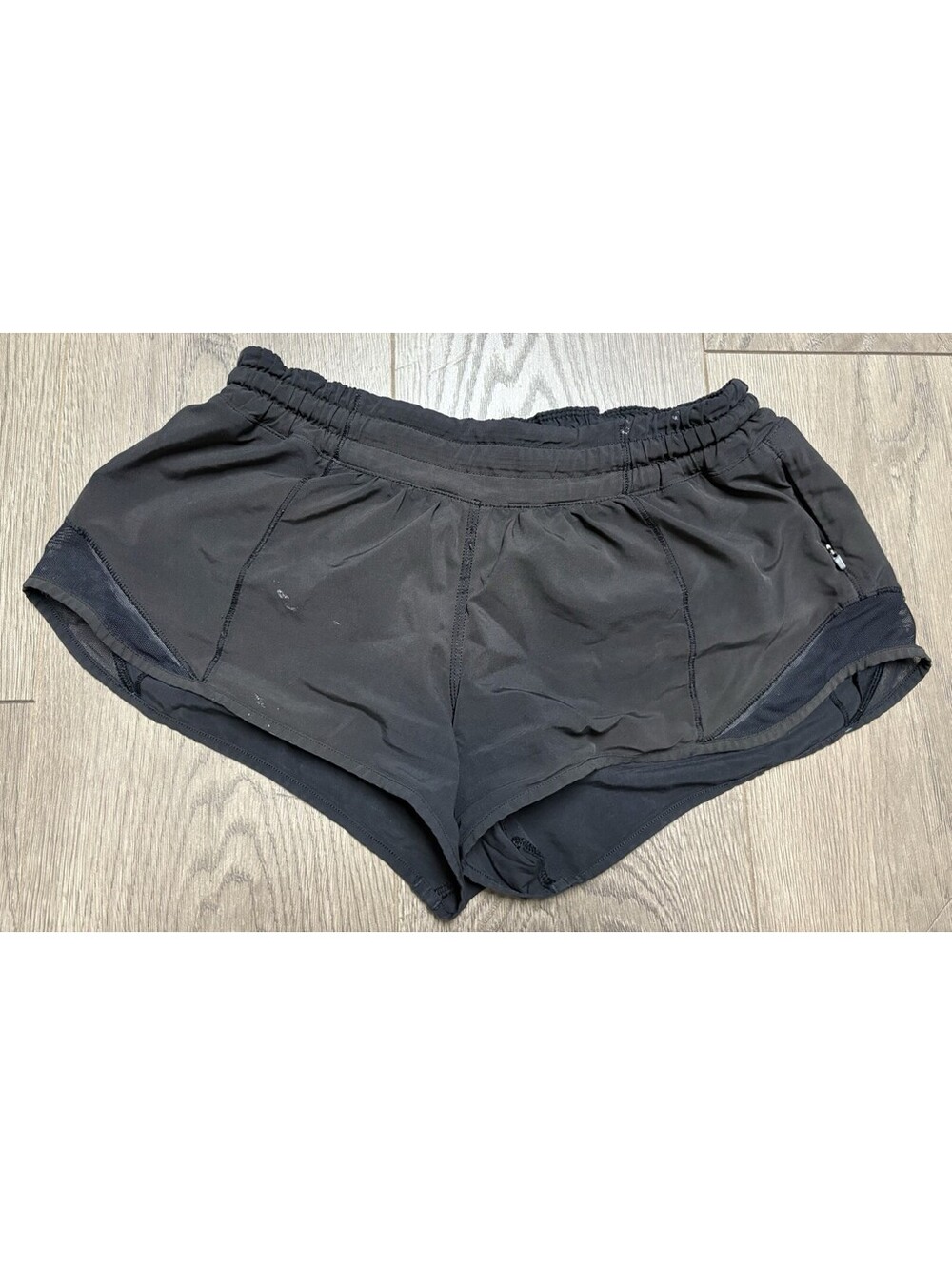Lululemon Hotty Hot II Shorts 2.5" Sz 4 Black Lined Reflective Faded And Stains